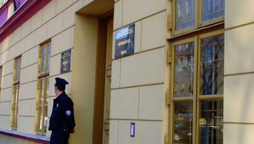 ORGANIZIRALI SKUPINU LJUDI KOJI SU IM NABAVLJALI I PREPRODAVALI HEROIN ORGANIZIRALI SKUPINU LJUDI KOJI SU IM NABAVLJALI I PREPRODAVALI HEROIN