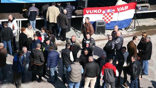 U Zagrebu prosvjed protiv ćirilice: \ U Zagrebu prosvjed protiv ćirilice: \