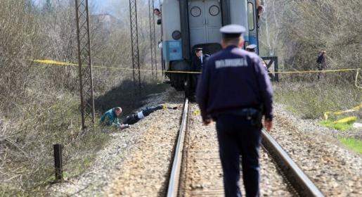 U samo pola sata starac mrtav pao s balkona, a samoubojica pod vlak U samo pola sata starac mrtav pao s balkona, a samoubojica pod vlak