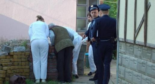 Djevojčica (12) se utopila u bunaru u blizini kuće dok je hranila ribice Djevojčica (12) se utopila u bunaru u blizini kuće dok je hranila ribice