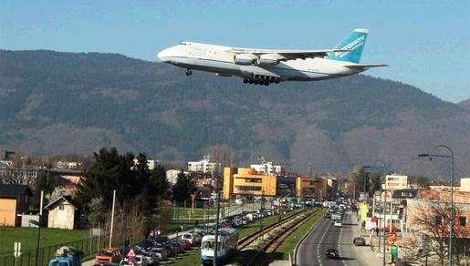\'Antonov\' sletio na aerodrom u Sarajevu \'Antonov\' sletio na aerodrom u Sarajevu