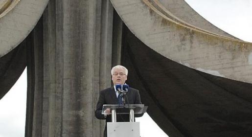 Josipović u Jasenovcu: \'Sjećanje na žrtve je čin pravednosti\' Josipović u Jasenovcu: \'Sjećanje na žrtve je čin pravednosti\'
