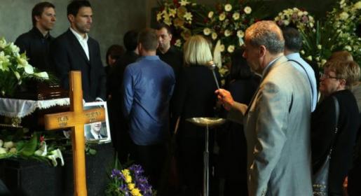 Tuga i suze: 1500 ljudi na ispraćaju Ivana Turine Tuga i suze: 1500 ljudi na ispraćaju Ivana Turine