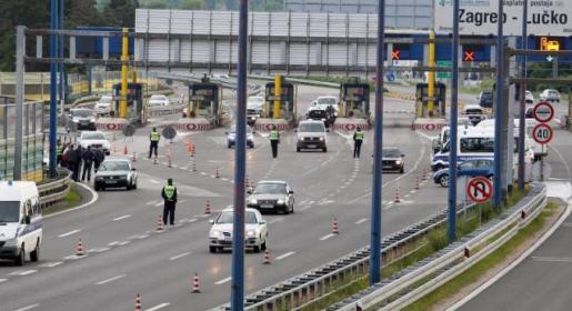 Masovna tučnjava Torcide i Armade: Letjele boce i baklje Masovna tučnjava Torcide i Armade: Letjele boce i baklje