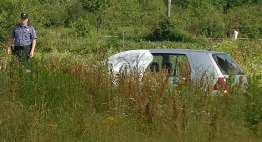 Policajac automatskom puškom ubio bivšu ženu i njenog partnera