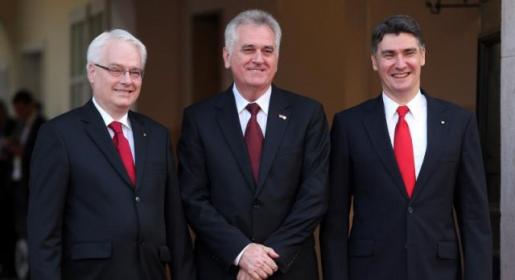 Srdačan susret Nikolića s Milanovićem i Josipovićem Srdačan susret Nikolića s Milanovićem i Josipovićem