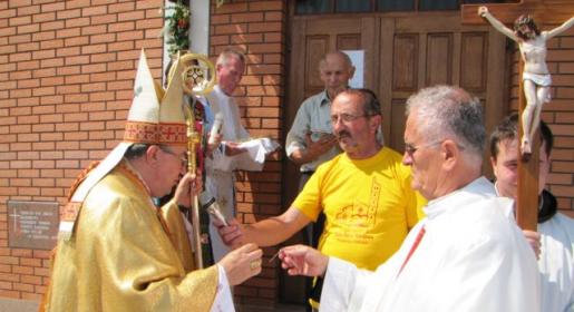 Posvetom crkve se posvećuju vjernici koji slave euharistiju Posvetom crkve se posvećuju vjernici koji slave euharistiju