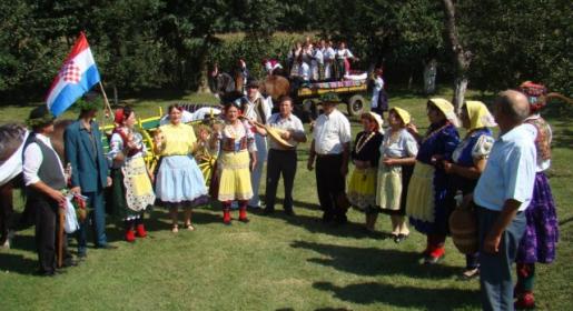 Otrgnuti tradiciju od zaborava Otrgnuti tradiciju od zaborava