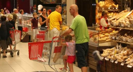 Poskupljenjima nikad kraja, skuplja hrana, komunalije... Poskupljenjima nikad kraja, skuplja hrana, komunalije...