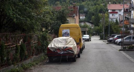 Htio oštetiti autobus od 1,5 milijuna KM, a ‘izbušio’ 11 vozila Htio oštetiti autobus od 1,5 milijuna KM, a ‘izbušio’ 11 vozila