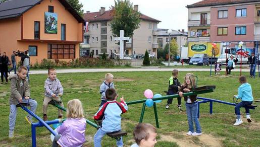 Završena akcija uređenja dječjeg parka Završena akcija uređenja dječjeg parka