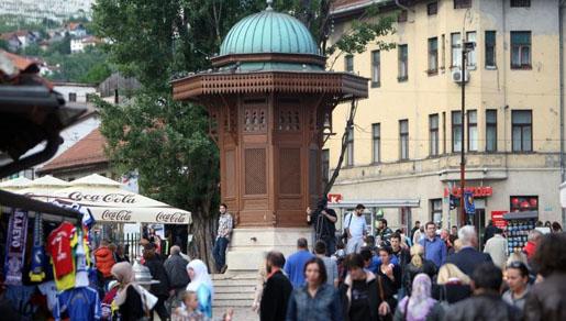 Hrvatskom paru prijete u Sarajevu, lijepe letke s pozivom na iseljenje Hrvatskom paru prijete u Sarajevu, lijepe letke s pozivom na iseljenje
