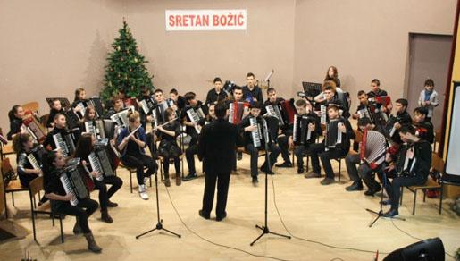 U Prozoru održan koncert „Adventski vez Božićne radosti“ U Prozoru održan koncert „Adventski vez Božićne radosti“