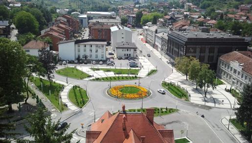 Cazin: Zoljom na poslovni objekt