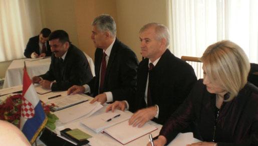 Hrvati ne mogu prihvatiti da je FBiH entitet bošnjačkog naroda Hrvati ne mogu prihvatiti da je FBiH entitet bošnjačkog naroda