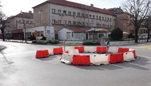 Kružni tok kod Đačkog doma dobio novi izgled Kružni tok kod Đačkog doma dobio novi izgled