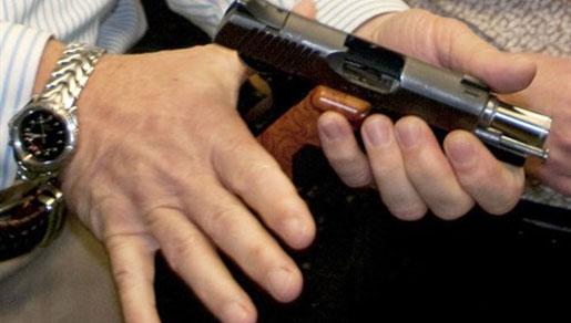 Novi Travnik: Vlasnik kafića iz pištolja ranio jednu osobu, 55-godišnjak životno ugrožen Novi Travnik: Vlasnik kafića iz pištolja ranio jednu osobu, 55-godišnjak životno ugrožen