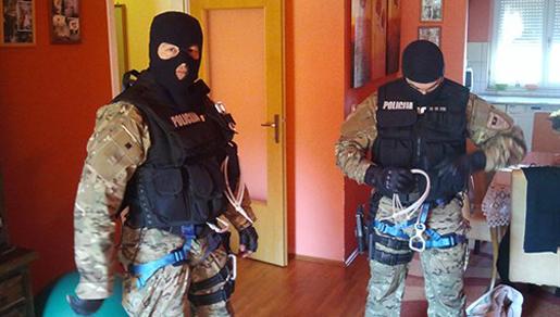 Policijska akcija na vrhu Avenije, izvršen pretres stana Policijska akcija na vrhu Avenije, izvršen pretres stana