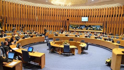 Čović i Košarac će od Tihića tražiti stav o zakonu o boravištu Čović i Košarac će od Tihića tražiti stav o zakonu o boravištu