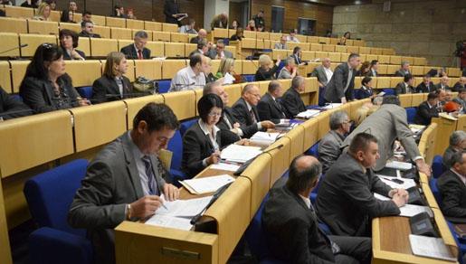 Čak 25.000 civilnih žrtava vode se kao stradalnici Armije BiH i primaju braniteljske naknade Čak 25.000 civilnih žrtava vode se kao stradalnici Armije BiH i primaju braniteljske naknade