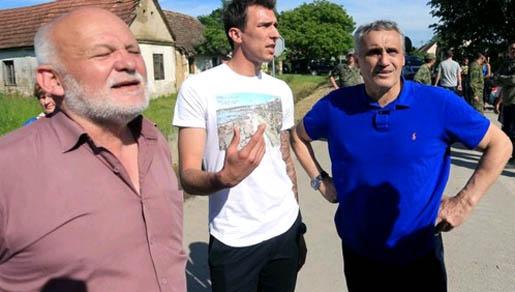 Donio hranu: Mandžo je došao pomoći svojoj rodnoj Slavoniji Donio hranu: Mandžo je došao pomoći svojoj rodnoj Slavoniji