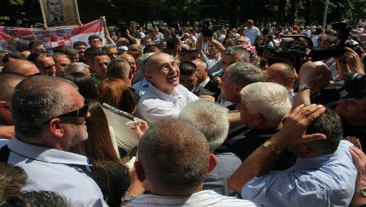 Skup dostojanstva o duplim standardima, lažima i podmetanjima sarajevskih režimskih medija Skup dostojanstva o duplim standardima, lažima i podmetanjima sarajevskih režimskih medija