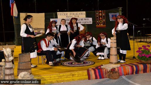 Folkloraši iz Hercegovine pomažu Bosni Folkloraši iz Hercegovine pomažu Bosni