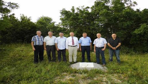 Na ovom mjestu na Bilima iznad Mostara gradit će se “Groblje mira” Na ovom mjestu na Bilima iznad Mostara gradit će se “Groblje mira”
