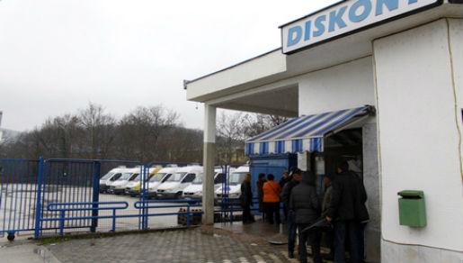 Promrzli i pokisnuli radnici nastavili prosvjedovati u smjenama ispred kompanije Lijanovići d.o.o.
