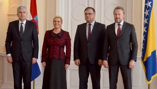Kolinda s članovima Predsjedništva Kolinda s članovima Predsjedništva