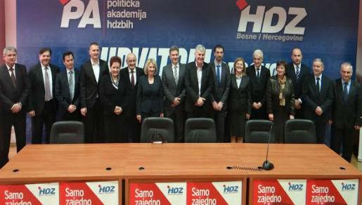 Čović predstavio kandidate za ministre u Vijeću ministara i Vladi FBiH Čović predstavio kandidate za ministre u Vijeću ministara i Vladi FBiH