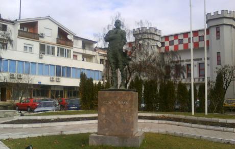 Spomenik Gojku Šušku u Širokom Brijegu Spomenik Gojku Šušku u Širokom Brijegu